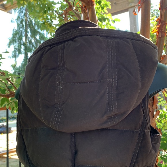 Abercrombie Puffy Vest Sz. L Fitted Snaps and Double Zip Pockets Detachable Hood - Picture 16 of 17